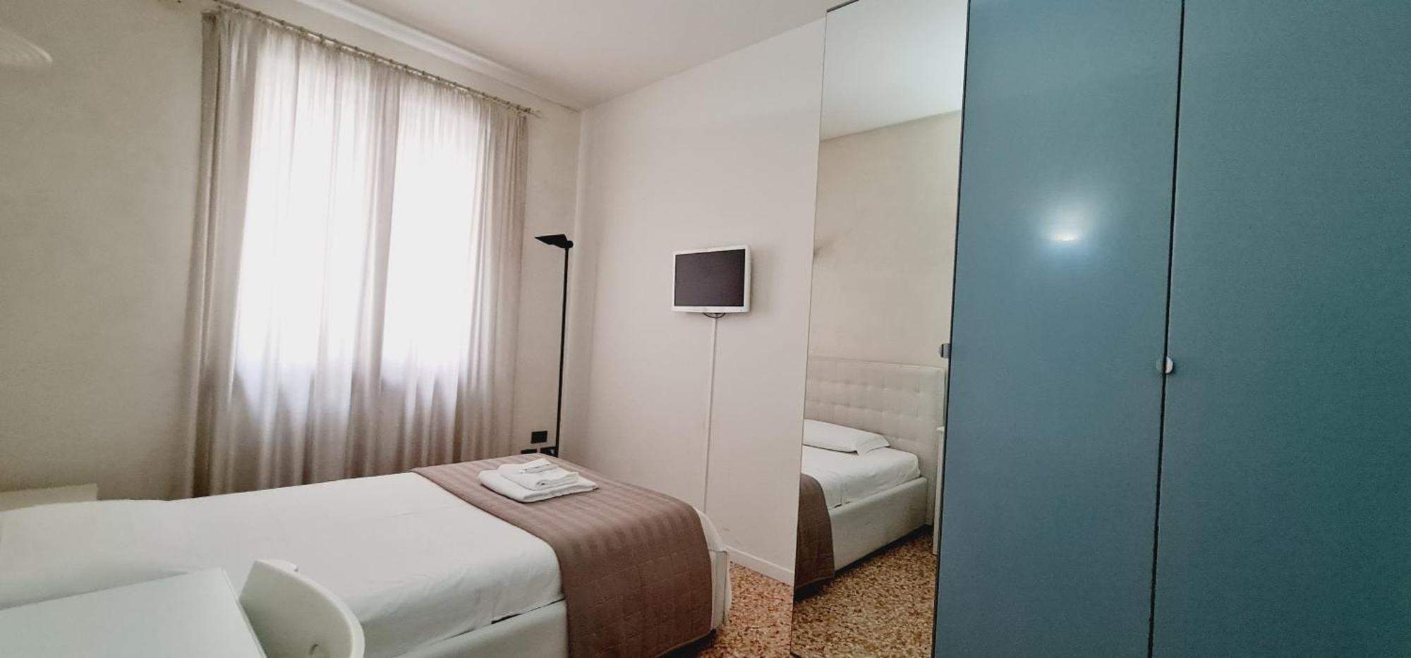 Locazione Turistica Gioia Bed & Breakfast Padova Oda fotoğraf